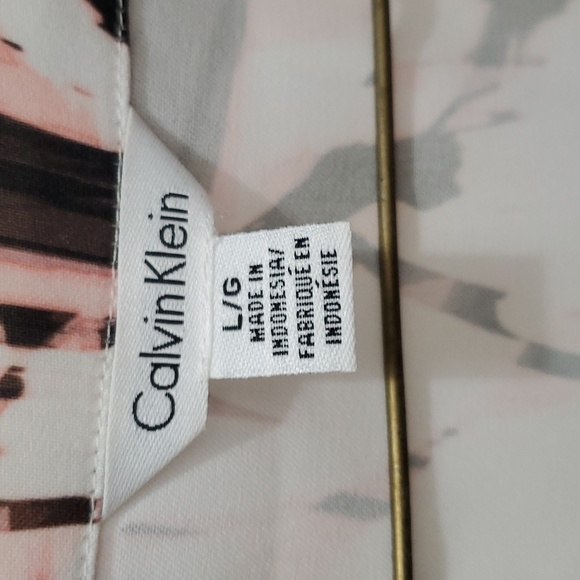 Calvin Klein Pink and White Shell - Picture 4 of 7